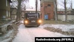 Напис на машині волонтера і активіста з Торецька Володимира Єльця