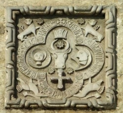 Герб Молдови, висічений на стіні церкви у монастирі Четацуя (Mãnãstirea Cetatuia) в Яссах