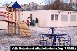 Дитячий майданчик для містечка профінансувала німецька сторона. Коштом уряду Німеччини збудоване й саме містечко, так само, як і ще 4 схожих по області