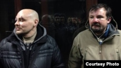 Журналісти Радіо Свобода Дмитро Баркар (ліворуч) і Ігор Ісхаков, які були затримані та побиті «беркутівцями» під час ведення прямої трансляції з вулиці Грушевського у Києві, 20 січня 2014 року