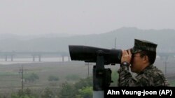 Южнокорейский морской пехотинец. Приграничная зона. Иллюстративное фото