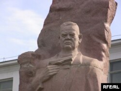 Академик Иса Ахунбаевдин (1908-1975) айкели. Бишкек. 25.9.2009.