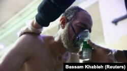 Чыгыш Гутадагы химиялык чабуулдан улаанган тургун. 25-февраль, 2018-жыл. Сирия.