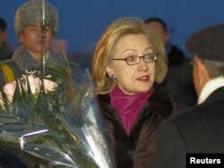 Хиллари Клинтон в бытность государственным секретарем США начинает свой визит в Казахстан. Астана, 30 ноября 2010 года.