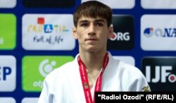 Coмон Маҳмадбеков