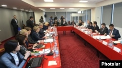 Armenia - Armenian and EU officials start negotiations in Yerevan on a Comprehensive Air Transport Agreement, 27Apr2017.