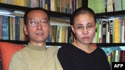 Соли 2002. Лю Сяобо бо ҳамсараш