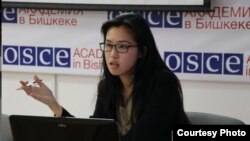 ЕККУнун Бишкектеги академиясынын кенже илимий кызматкери Яy Цз Ян.