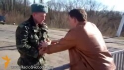 Дніпропетровські євромайданівці передали харчі українським десантникам