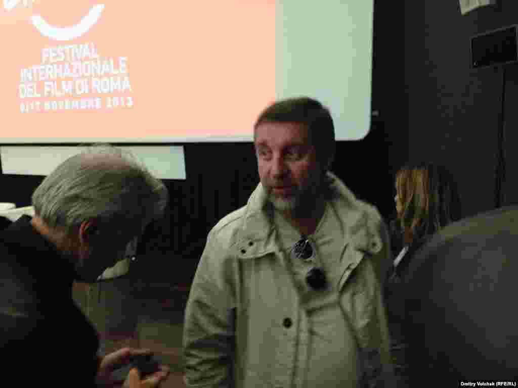 Кинооператор Юрий Клименко и актер Леонид Ярмольник (дон Румата) после дискуссии о фильме &quot;Трудно быть богом&quot;