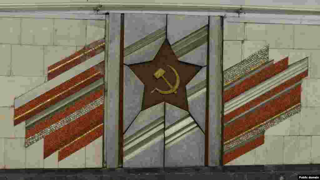 Станція метро &laquo;Палац Україна&raquo;