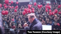 Алексей Навальный на встрече со своими сторонниками в Новосибирске, архивное фото