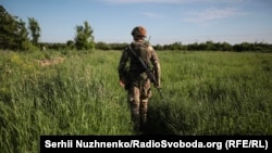 Передові позиції військових полку «Азов» у селі Травневе, неподалік села Новолуганське, Донецька область. 5 червня 2019 року