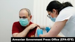 ARMENIA -- Armenian Prime Minister Nikol Pashinian receives a shot of COVID-19 vaccine in Yerevan, May 3, 2021