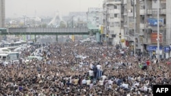 Cотні тисяч прихильників дотеперішнього кандидата в президенти Мір Хосейна Мусаві на мітингу протесту проти офіційних результатів виборів. Тегеран, 15 червня 2009 р.
