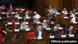 Депутаты фракции «Процветающая Армения» на заседании парламента (архив)