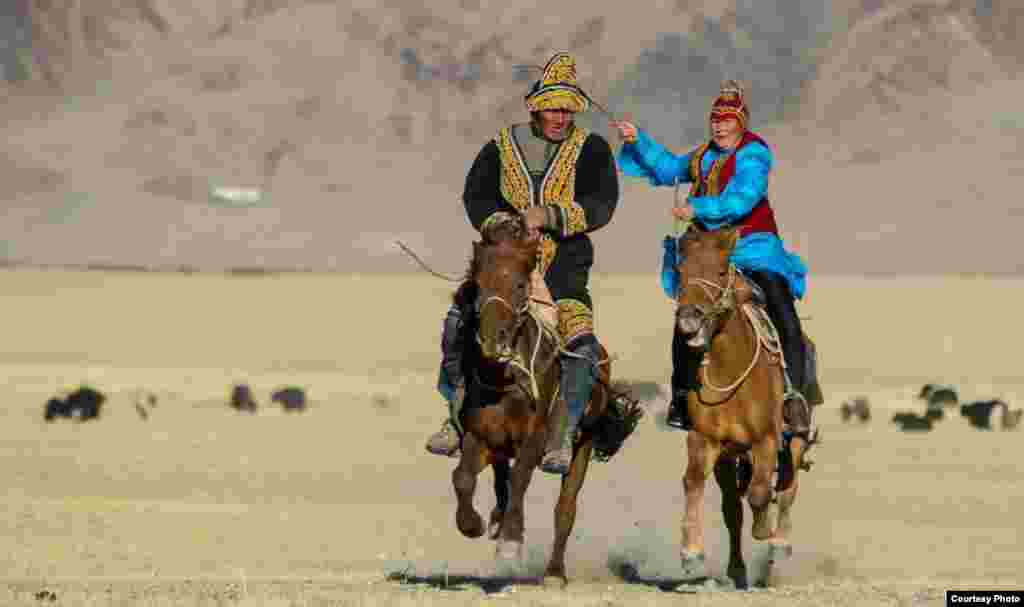 Казахская национальная игра &quot;Кыз куу&quot;.
