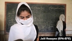 Ооганстандагы студент кыздар. Герат шаары. 2020-жылдын 23-августу.