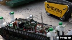 Արմռոբոտիկս 2010-ի մասնակից ռոբոտներից մեկը