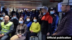 “Кумтөр Голд Компани” ишканасынын кызматкерлери. 