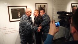 Столиця Росії. Сечею проти мистецтва (відео)