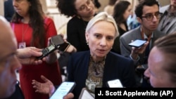 Виктория Спартц общается с журналистами, 2023 год