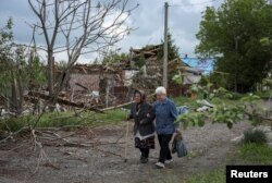 Гражданские, которые остаются вблизи линии фронта на Покровском направлении, май 2025 года, иллюстративное фото