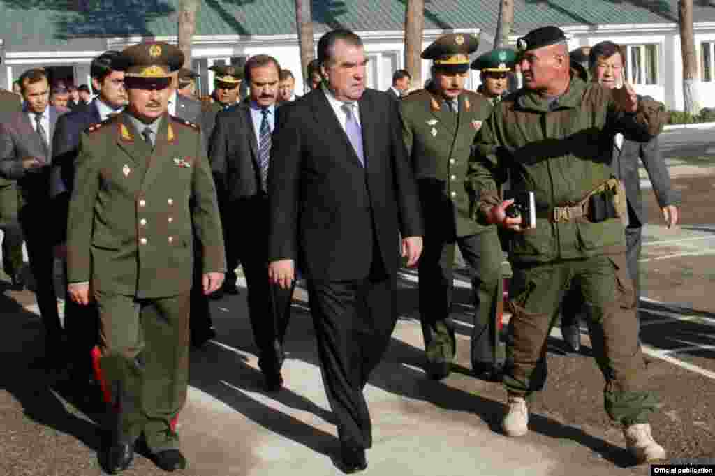 Августи соли 2014 президент Эмомалӣ Раҳмон ҳамроҳ бо раҳбарони сохторҳои қудратӣ аз воҳиди махсуси зиддитеррористии &quot;Алфа&quot; дидан кард