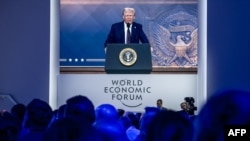 Շվեյցարիա - ԱՄՆ նախագահ Դոնալդ Թրամփը տեսակապով ելույթ է ունենում Դավոսի Համաշխարհային տնտեսական ֆորումին, 23-ը հունվարի, 2025թ.