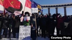 Народный сход в Южно-Сахалинске против передачи Курильских островов Японии 
