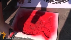 Автомайдан пикетирует российское посольство