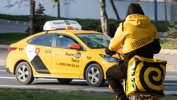 Запретят ли мигрантам в России работать курьерами и таксистами?