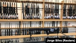 Крайсчерч шаарындагы курал саткан дүкөн.