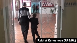 Аслан бир да сабакты калтырбоого аракеттенет.