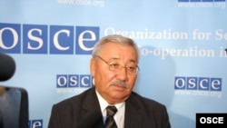  Оралбай Абдыкаримов, депутат казахского парламента.  