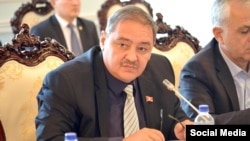 Мэр Узгена Нодирбек Каримов.