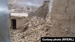 خانه‌ای که در اثر زلزله در ولایت بادغیس ویران شده است