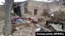 زلزله‌های بادغیس خانه‌های مسکونی را ویران کرده‌اند.