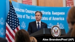 Ուկրաինա - ԱՄՆ պետքարտուղար Էնթոնի Բլինքենը ելույթ է ունենում Կիևում ամերիկյան դեսպանատանը, 19-ը հունվարի, 2022թ.