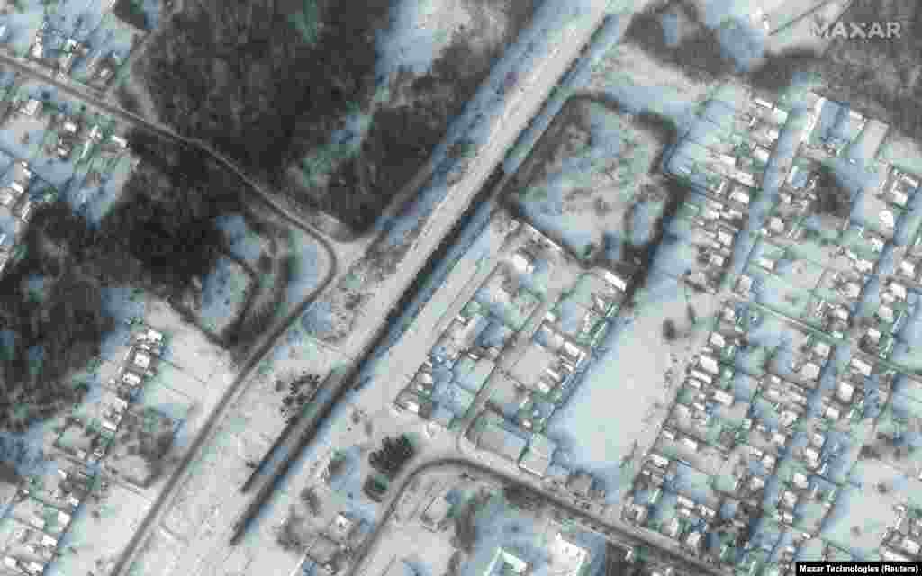 19-njy ýanwarda Klimowodaky demirýol howlusyndaky harby enjamlar. Soňky wideolar Russiýanyň günbatarynda demirýol arkaly köp mukdarda harby enjamyň daşalandygyny görkezdi.