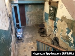 Так виглядає гуртожиток у Тюмені мешканці якого звернулися до Путіна, щоб їм допомогли відремонтувати аварійне житло.