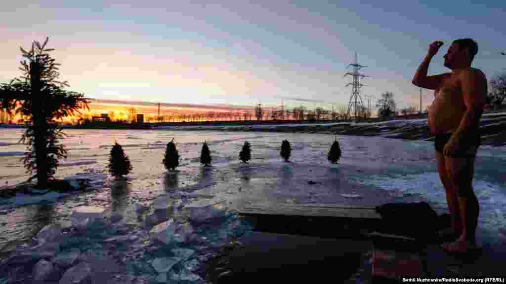 Занурення в ополонку на Водохреща немає нічого спільного зі &laquo;змиванням&raquo; гріхів