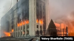 Алматы шаарынын өрт каптаган мэриясы. 5-январь, 2022-жыл.