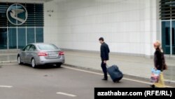 В международном аэропорту Ашхабада (иллюстрация) 