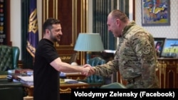 Украина президенті Владимир Зеленский (сол жақта) пен Украина қауіпсіздік қызметінің Василий Малюк. 1 маусым, 2025 жыл.