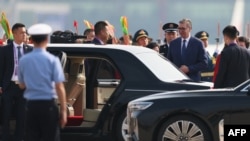 Serbian President Aleksandar Vucic (facing vehicle) arrives at the Beijing airport on September 2 to attend a military parade marking the 80th anniversary of the end of WWII and Japan's surrender.