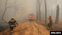 За словами речниці управління ДСНС, ускладнює роботу рятувальників те, що до деяких осередків пожежі доводиться прокладати дорогу спеціальною технікою, крім того, є проблема з джерелами води
