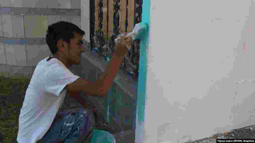 Жаңы автобекет курулгандан бери жалчып иштей элек. Мурда имараттын бир бөлүгү Ош шаардык МАИсине берилген болчу. ал да 2010-жылы Ош коогалаңында өрттөнүп кеткен бойдон иштебей турган. Бул андан берки биринчи ремонт.&nbsp;