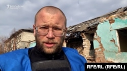 Volunteer Yevhen Tkachov has been delivering humanitarian aid to the remaining residents of the devastated city of Siversk. 