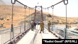 Мост, связывающий таджикский район Шамсиддин Шохин с афганским уездом Хохон